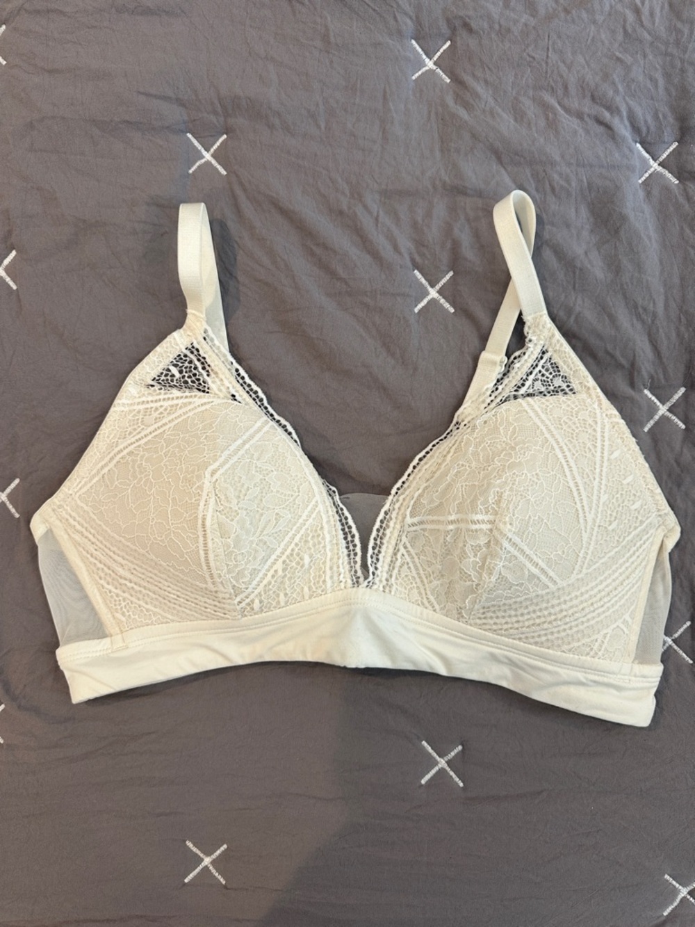 Auden Lace Wireless Bralette - Cream